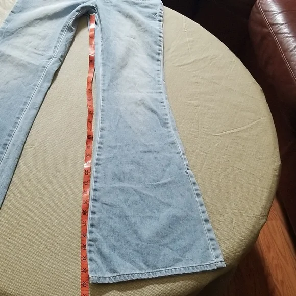 💙 Billabong Bellbottom Jeans 💙 - Picture 4 of 8